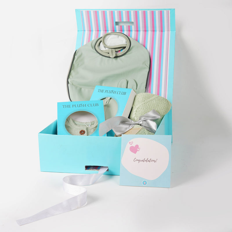 NEW BORN ESSENTIALS GENDER NEUTRAL PREMIUM GIFT SET